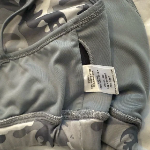 NWOT Her Universe X Star Wars Millennium Falcon Camo Sports Bra - Picture 6 of 7